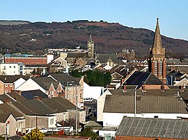 Blick über die Innenstadt von Neath