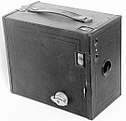 Kodak-Boxkamera, Silks ältere Schwester Shelly hatte dem damals 16-Jährigen ein solches Kameramodell geschenkt