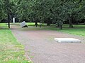 Dreiteiliges Denkmal für Bombenopfer auf Westfriedhof Magdeburg