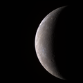 MESSENGER'ın 2008 yılında çektiği Merkür'ün ilk yüksek çözünürlüklü, renkli fotoğrafı