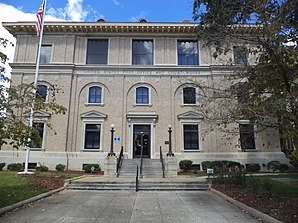 United States Post Office and Courthouse (2013). Das Courthouse entstand 1910 bis 1912 und weist Stilelemente des Neorenaissance auf. Im Juni 1979 wurde das Bauwerk in das NRHP eingetragen.[1]
