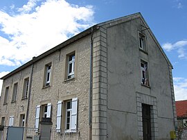 The town hall in Bezalles