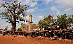 The Bancoumana market and mosque