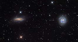 NGC 5713 (rechts) en NGC 5719