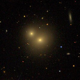 NGC 4841A (rechtsonder)