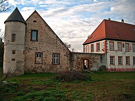 Amtshaus (rechts), Wirtschaftsgebäude, Diebsturm, von Osten