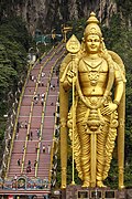 Tugu Dewa Murugan di Batu Caves, Gombak. Ia merupakan patung dewa Hindu tertinggi di Malaysia.