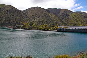 Waitaki Dam von der Seeseite aus gesehen