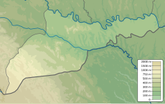 Mapa konturowa obwodu czerniowieckiego, blisko centrum na lewo znajduje się punkt z opisem „Czerniowce”