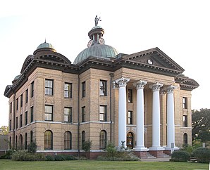 Das Fort Bend County Courthouse in Richmond, gelistet im NRHP mit der Nr. 80004119[1]