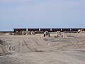 Juli 2010: Ein Zug bringt Material für den Bau der Gleisanlagen im Nordbereich des aufgespülten Geländes