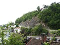 Vesterveien går langs fjellsiden, fjæregranitten nede til høyre Foto: Anita A.Mechlenborg