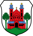 Stadt Lindenberg i. Allgäu In Silber auf grünem Dreiberg eine zweitürmige rote Kirche in Vorderansicht mit breitem Vorbau und blauen Dächern, beiderseits je eine grüne Linde.