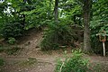 Heidelberg-Molkenkur. Turmhügel der mittelalterlichen Befestigung und Hinweisschild.