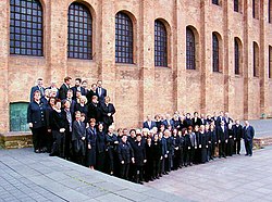 Der Trierer Bachchor vor der Konstantin-Basilika