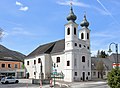 Die Wallfahrtskirche in der Dornau (Thenneberg); davor das Schederdenkmal, welches an die Revolution von 1848 erinnert