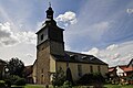 Kirche St. Johannes mit Ausstattung, Kirchhof und Einfriedung