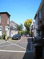 Kapelstraat gezien in de richting Blauwkapelseweg Griftpark met links de Staalstraat en rechts de Frederikastraat en vervolgens Bouwstraat te Utrecht.