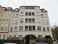 Mietshaus in geschlossener Bebauung konzipiert, mit Vorgarten