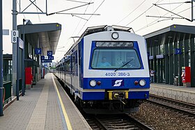 Triebwagen der Reihe 4020 als S40 nach Wien