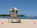 Una postazione per bagnini a Ala Moana Beach, Honolulu, Hawaii