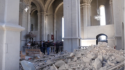 24 Ekim 2020'de hasar görmüş Kutsal Kurtarıcı Katedrali'nde gerçekleştirilen Ermeni düğünü