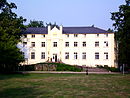 Gutsanlage, bestehend aus Herrenhaus, Mausoleum, Eiskeller, Forsthaus und Gutspark