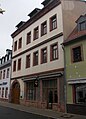 Wohnhaus in geschlossener Bebauung und Hofgebäude