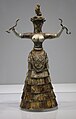 Arthur Evans tarafından keşfedilen ve restore edilen "Yılanlı Tanrıça" adı verilen fayanstan yapılmış heykelcik (MÖ 1600, Kandiye Arkeoloji Müzesi).