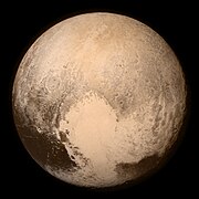 New Horizons tarafından görüntülenmiş Pluton (Renkli; 13 Temmuz 2015)