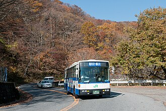 Linienbus auf der Usui-Passstraße