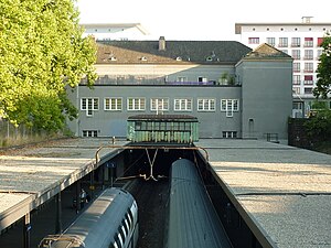 Bahnhofgebäude über den Gleisen (2009)