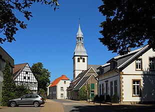 De Brenninkmeyerstraße midden in Hopsten