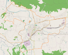 Mapa konturowa Jasła, w centrum znajduje się punkt z opisem „Jasło, cm. wojenny nr 23”