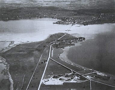 Hurden in der Bildmitte, im Hintergrund Rapperswil. Aufnahme 1929.