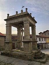 The Padrão de D. João I represents a Baldachin and it was built in the first half of the 1500s