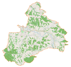 Mapa konturowa gminy Tyczyn, blisko centrum na lewo znajduje się punkt z opisem „Stary cmentarz żydowski w Tyczynie”