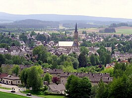 Gezicht op Münchberg vanaf de uitzichttoren Rohrbühl