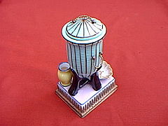 Porcelain inkwell