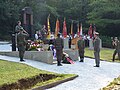 Kranzniederlegung durch Bataillonskommandant Oberst Thomas Erkinger auf dem sowjetischen Soldatenfriedhof in Oberwart.