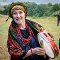 Γυναίκα από την Ουκρανία με ντέφι που λέγεται buben.