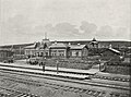 Der Bahnhof Atschinsk in den Jahren 1899 …