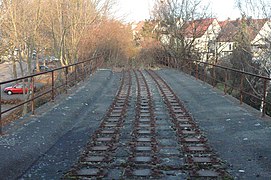 Überreste des Dreischienengleises in Heilbronn auf der Brücke über die Sontheimer Landwehr (2006)