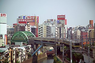 (4) Akihabara po lewej