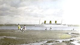 Foto van RMS Empress of Britain, die de St. Lawrencerivier opvaart nabij Quebec. Genomen op 10 juli 1937, op het "Île d'Orléans" door Horace Bélinge, ondertussen overleden.