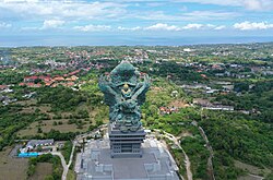 Vorderansicht der Statue