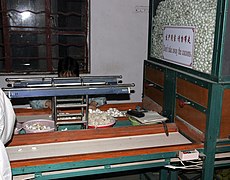 Kokonsortierung in einer chinesischen Seidenfabrik