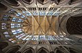 Sechsteiliges Kreuzrippengewölbe im Chor der Kathedrale St. Pierre in Beauvais, nach Einsturz durch Verdopplung der Säulenzahl aus einem vierteiligen entwickelt.