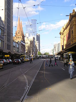 De Flinders Street, gezien vanaf het kruispunt met de Elizabeth Street