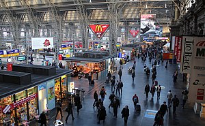 21. Platz: Goldfischbauch Neu! mit Hauptbahnhofs in Frankfurt am Main: Blick in die Haupthalle, quer zu den Bahnsteigen